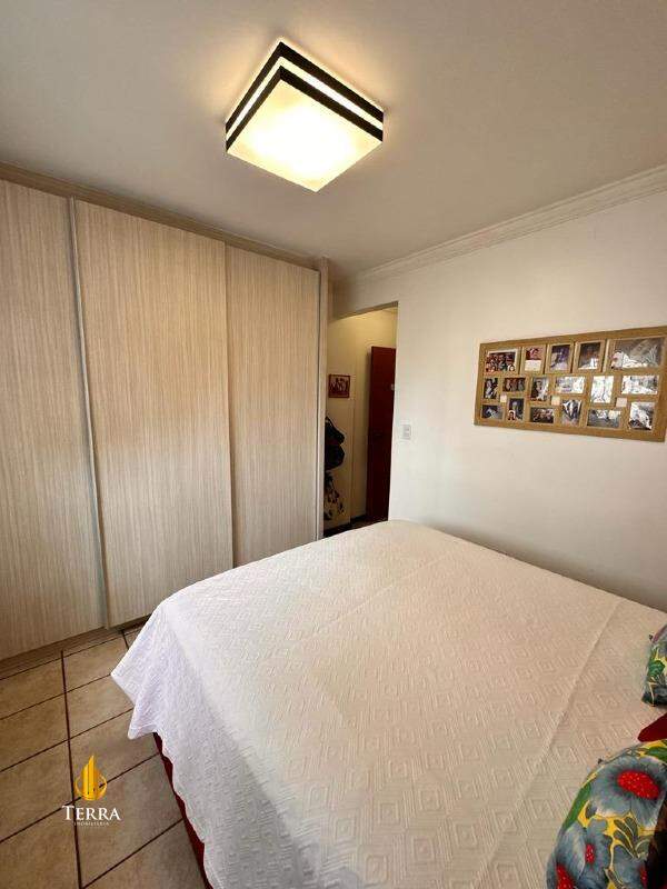  Apartamento com 2 quartos, Centro: 