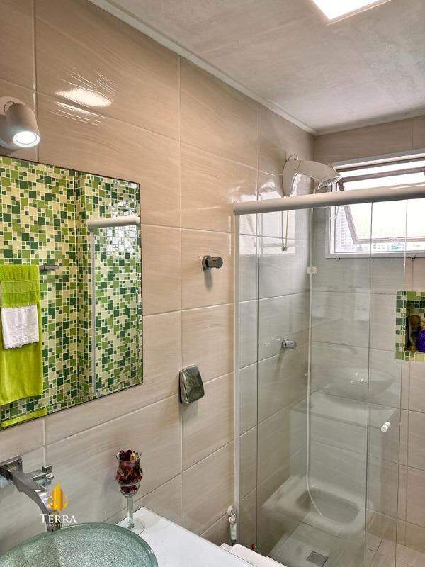  Apartamento com 2 quartos, Centro: 