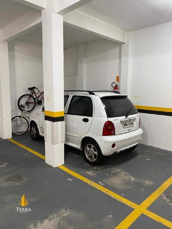  Apartamento com 2 quartos, Centro: 