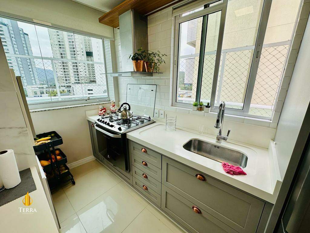 Apartamento com 3 quartos, Centro: 