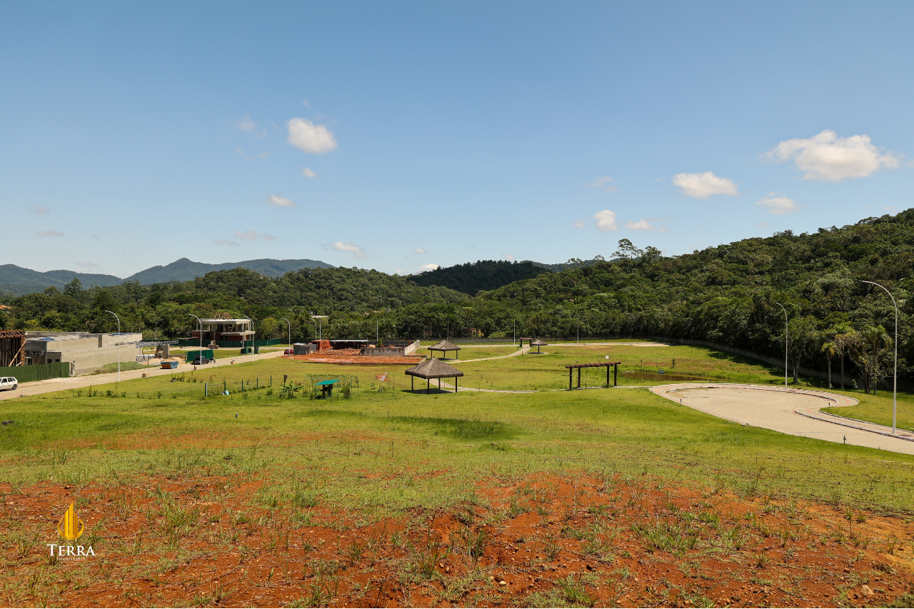 Condomínio Gralha Azul Terreno com , Distrito Rio do Meio :