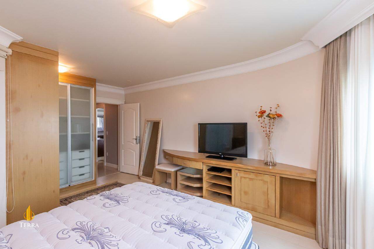 Edifício Villa Cora Apartamento com 3 quartos, Centro: 