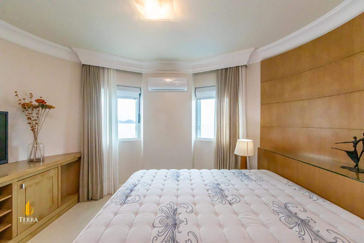 Edifício Villa Cora Apartamento com 3 quartos, Centro: 