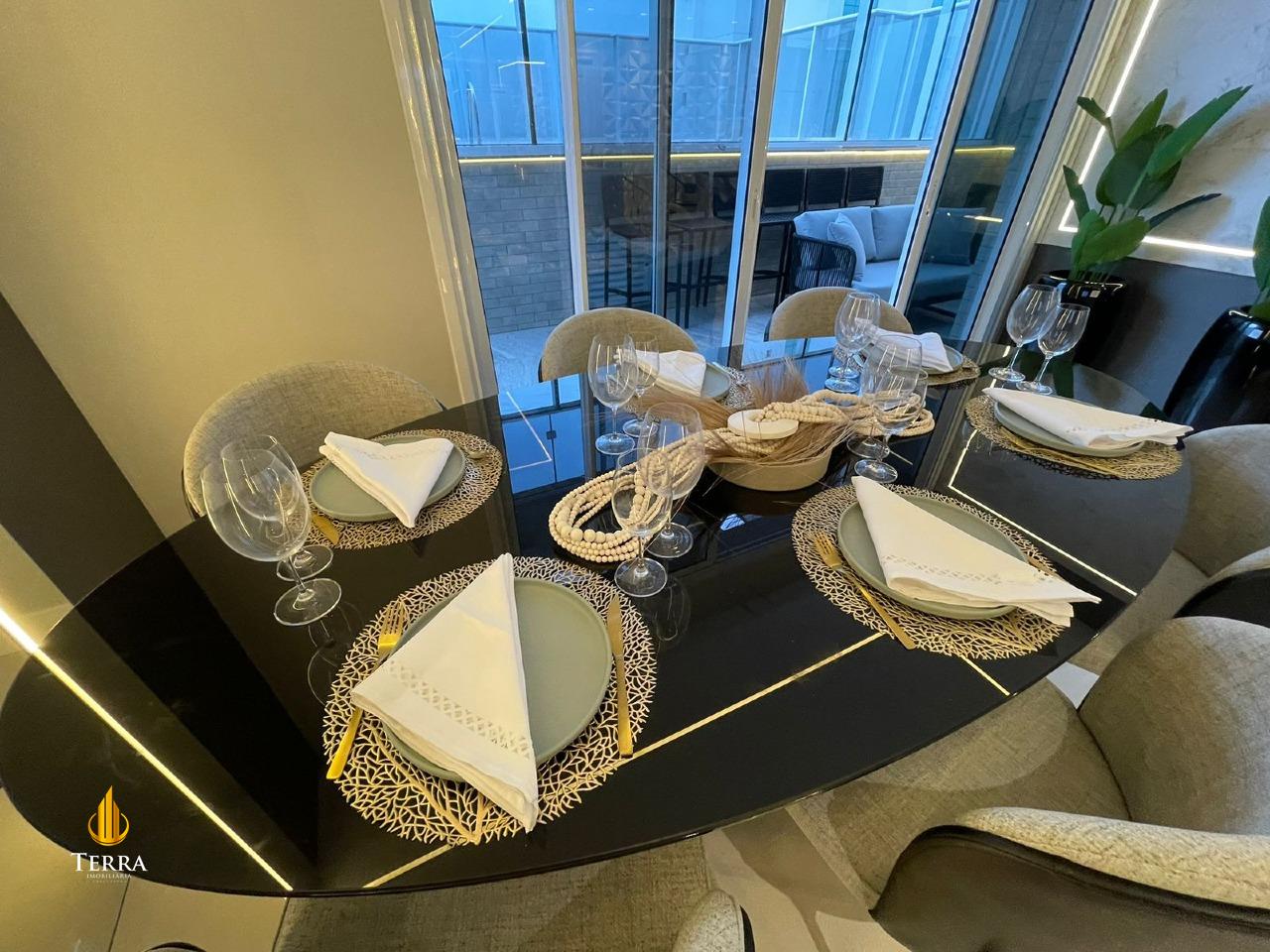 Hamptons Village Apartamento com 3 quartos, Centro: 