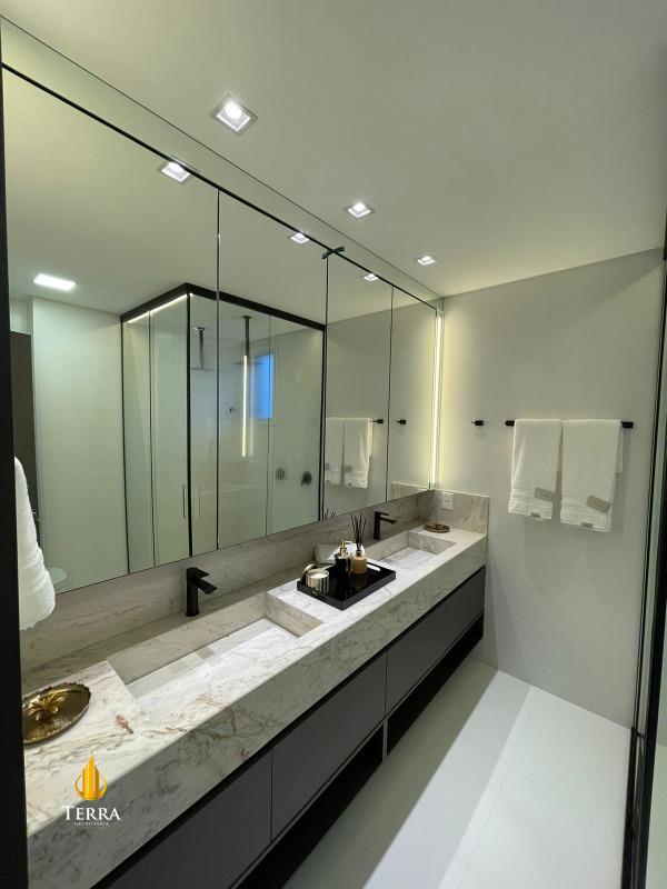 Hamptons Village Apartamento com 3 quartos, Centro: 