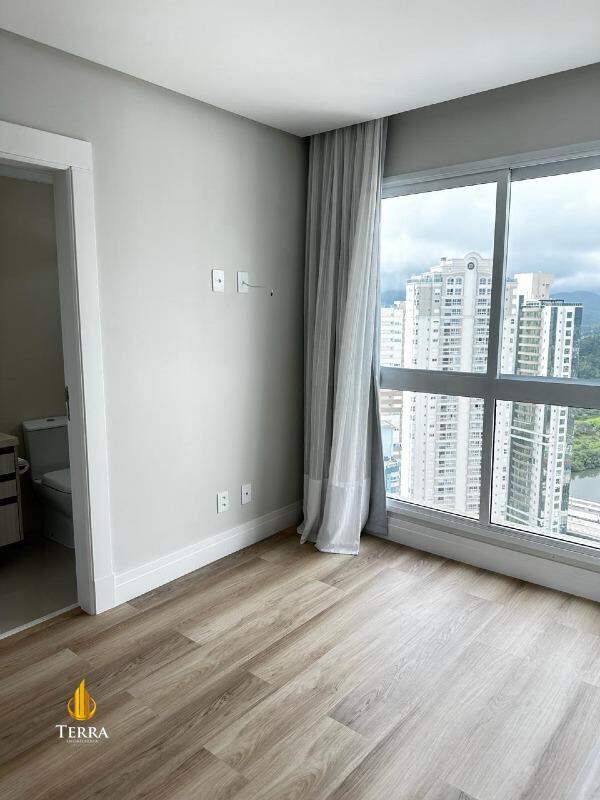 Magnifique Tower Residence Apartamento com 3 quartos, Centro: 