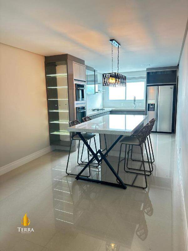 Magnifique Tower Residence Apartamento com 3 quartos, Centro: 