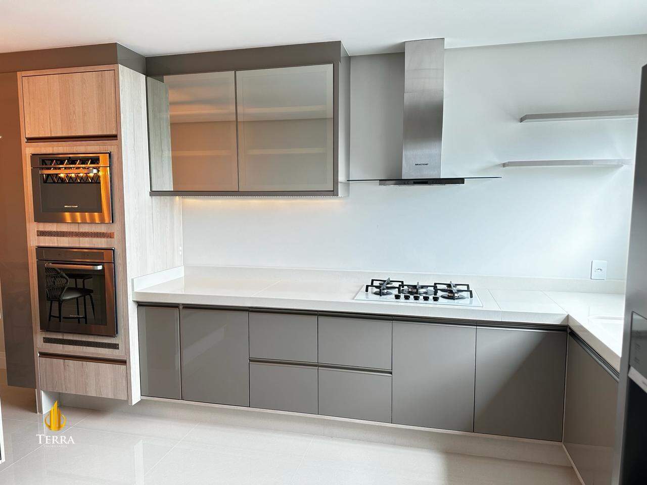 Magnifique Tower Residence Apartamento com 3 quartos, Centro: 