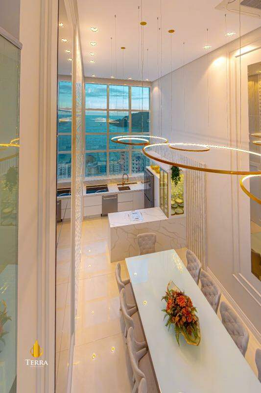 Magnifique Tower Residence Apartamento com 4 quartos, Centro: 