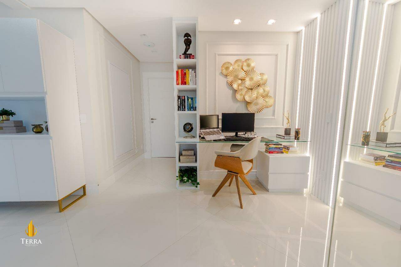 Magnifique Tower Residence Apartamento com 4 quartos, Centro: 