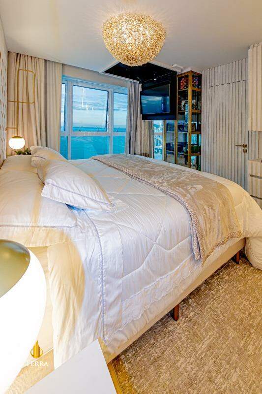 Magnifique Tower Residence Apartamento com 4 quartos, Centro: 