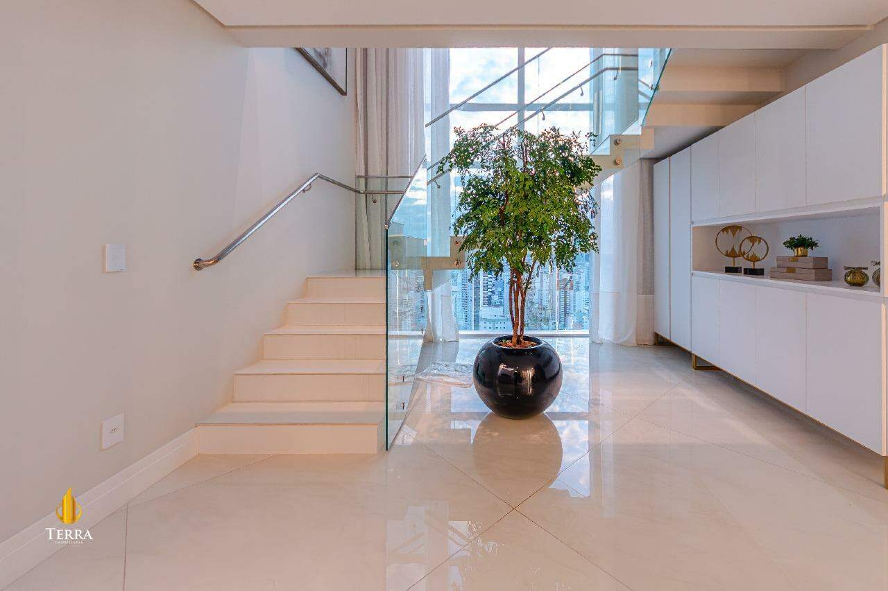 Magnifique Tower Residence Apartamento com 4 quartos, Centro: 