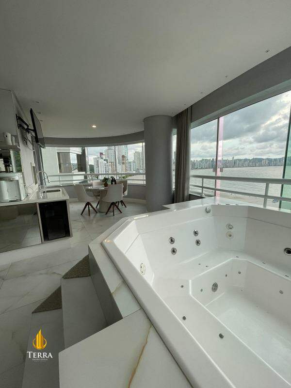 Edifício Barra Tower Apartamento com 4 quartos, Centro: 