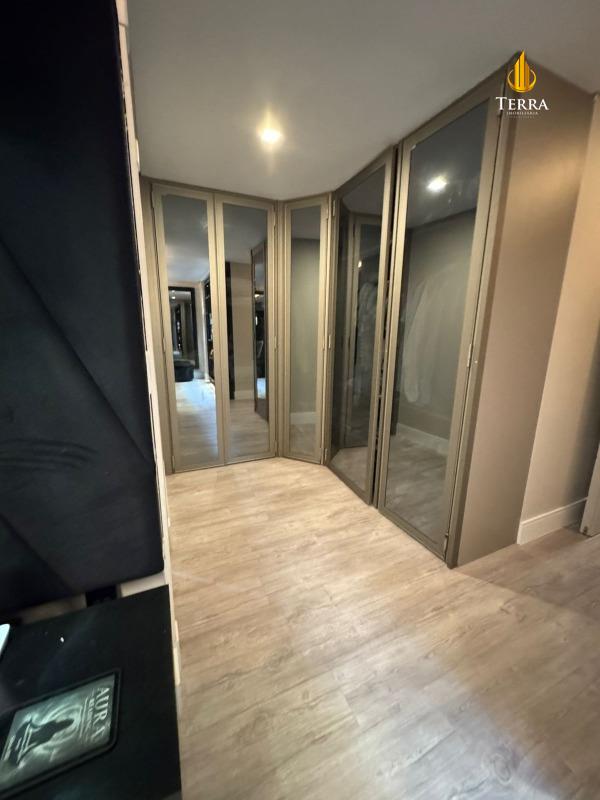 Edifício Barra Tower Apartamento com 4 quartos, Centro: