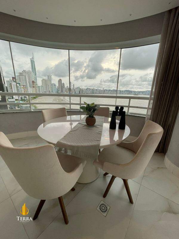 Edifício Barra Tower Apartamento com 4 quartos, Centro: 