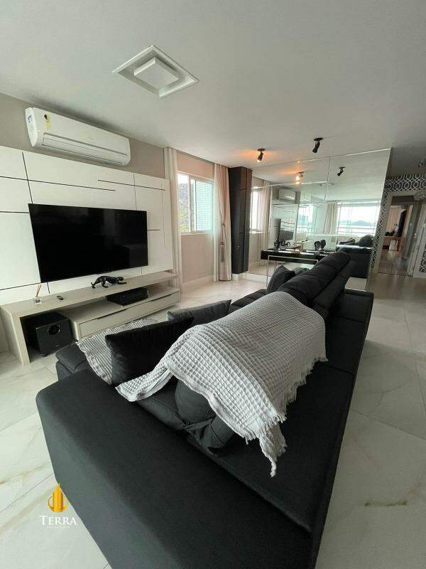 Edifício Barra Tower Apartamento com 4 quartos, Centro: 