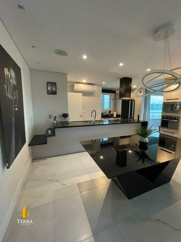 Edifício Barra Tower Apartamento com 4 quartos, Centro: 