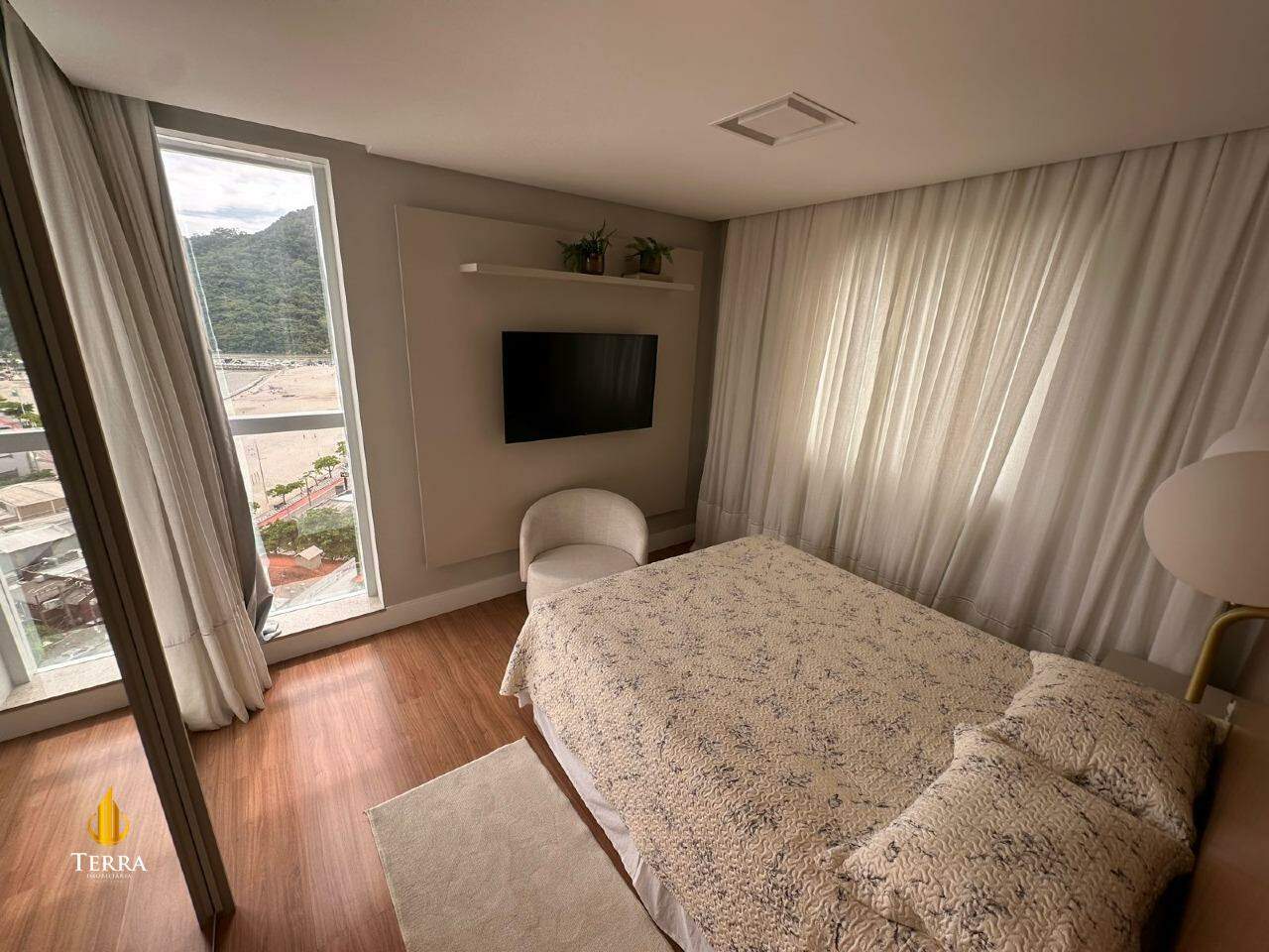 Edifício Via Marina Apartamento com 4 quartos, Centro: 