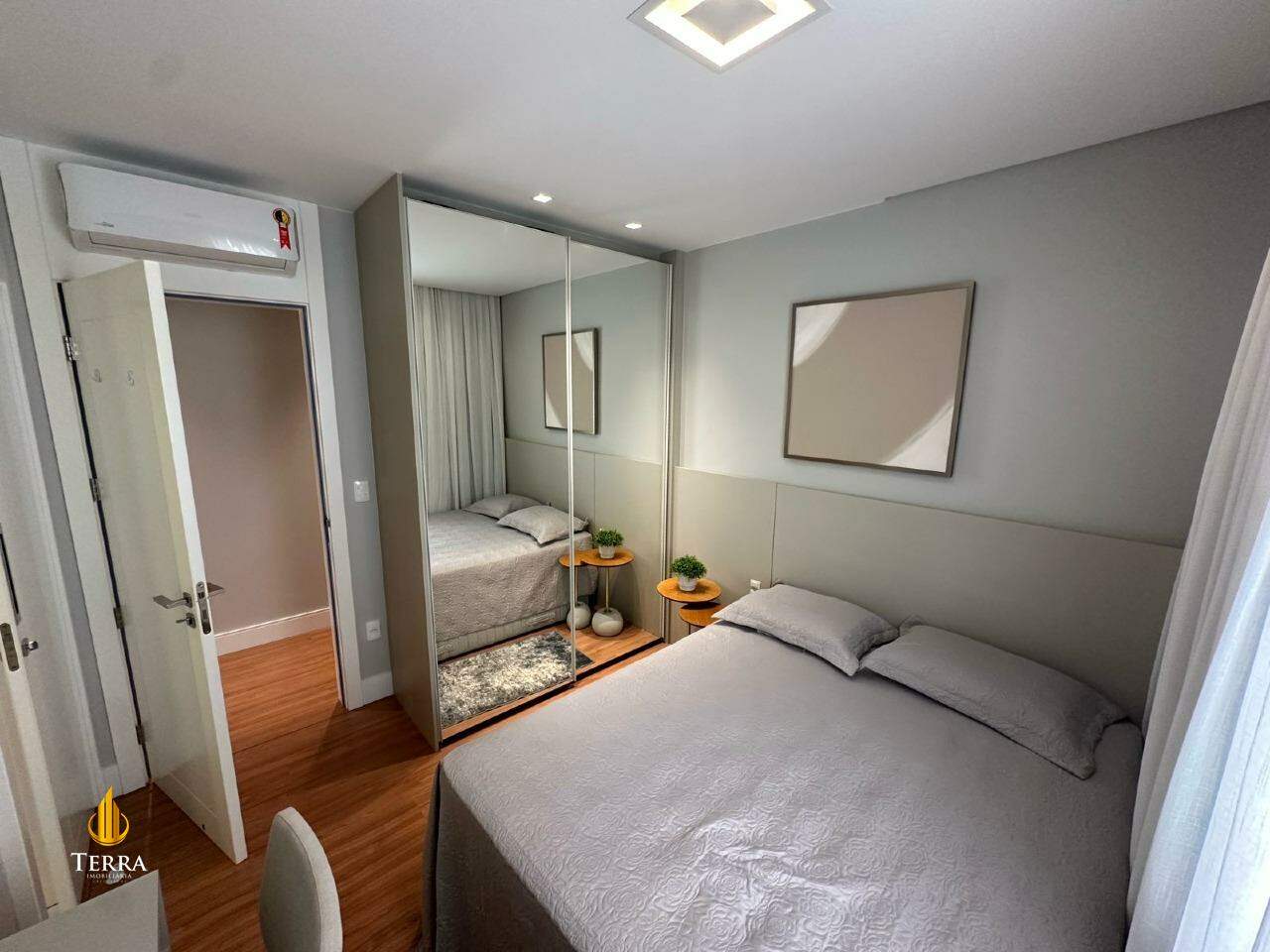 Edifício Via Marina Apartamento com 4 quartos, Centro: 