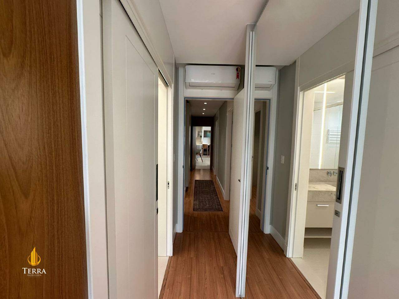 Edifício Via Marina Apartamento com 4 quartos, Centro: 