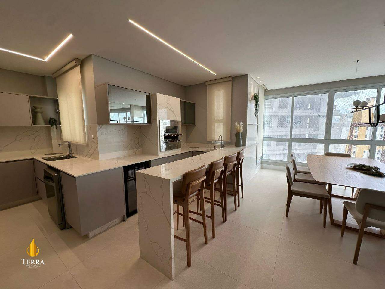 Edifício Via Marina Apartamento com 4 quartos, Centro: 
