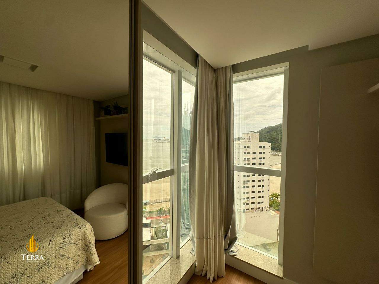 Edifício Via Marina Apartamento com 4 quartos, Centro: 