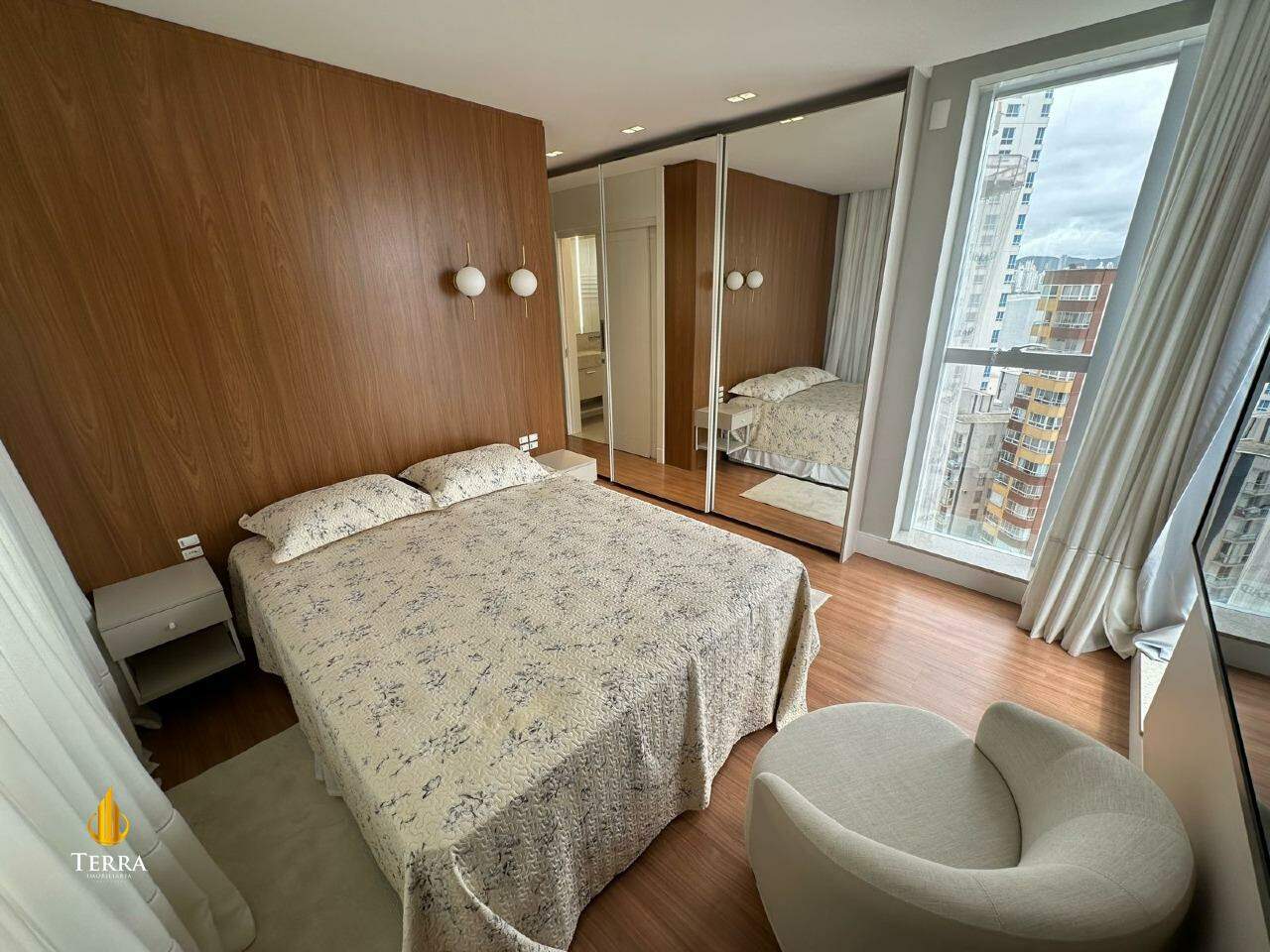 Edifício Via Marina Apartamento com 4 quartos, Centro: 