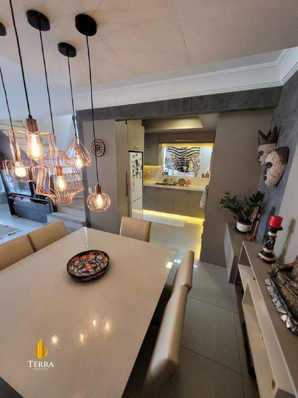  Sobrado com 3 quartos, Praia dos Amores: 