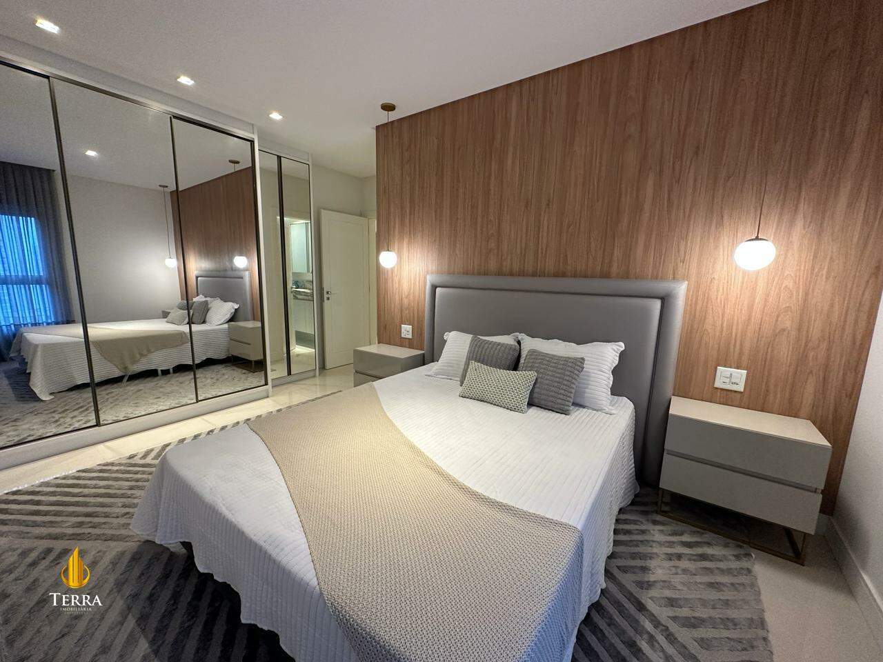 Hamptons Village Apartamento com 4 quartos, Centro: 