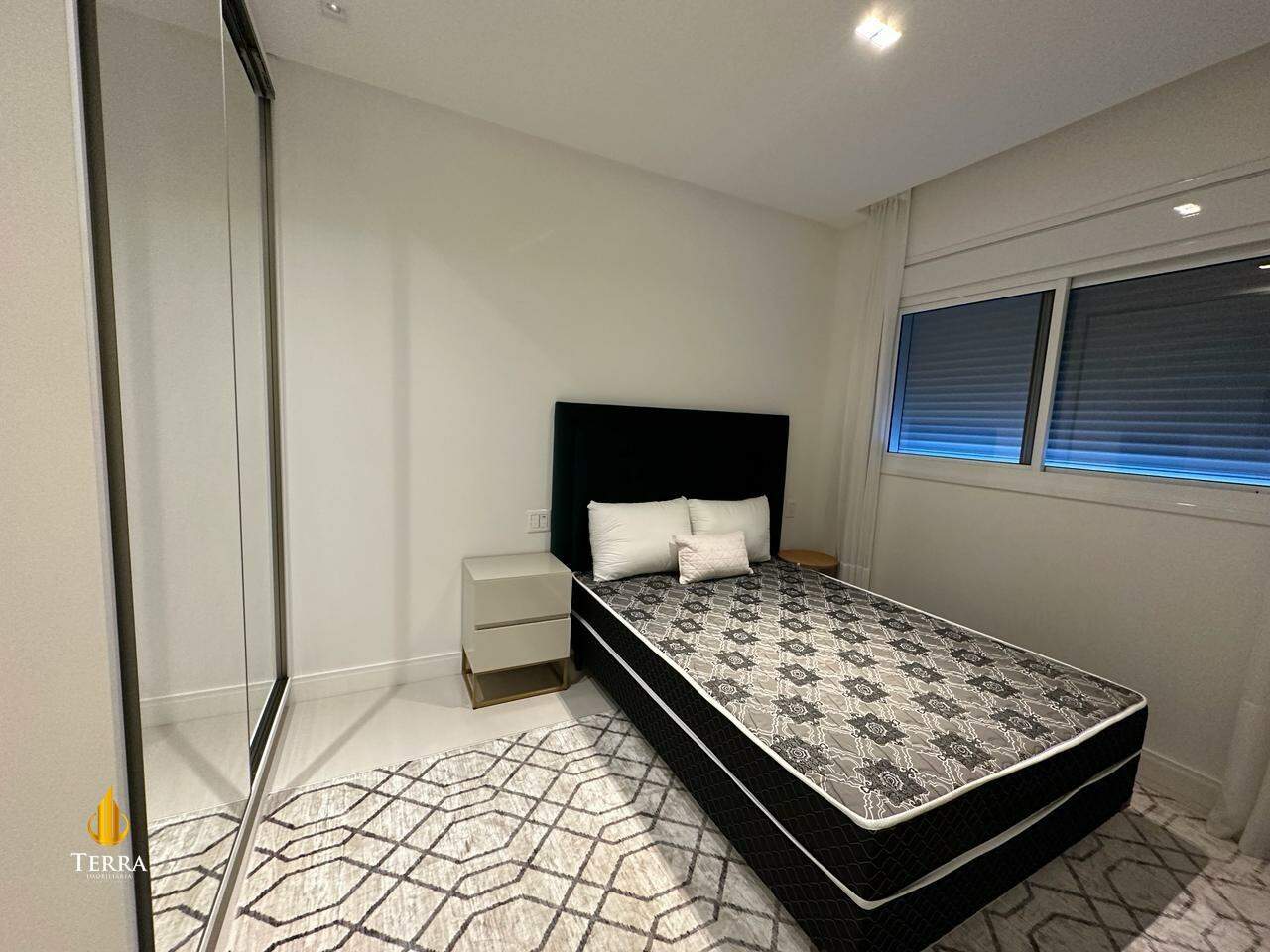 Hamptons Village Apartamento com 4 quartos, Centro: 