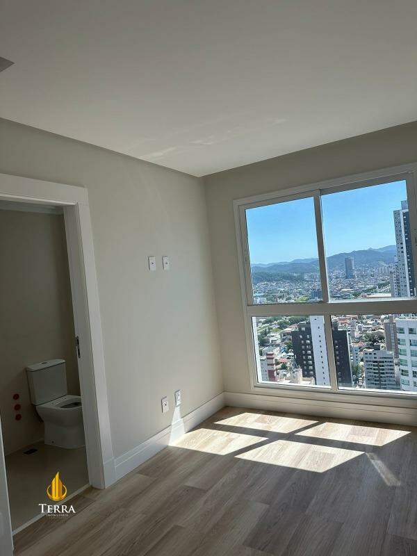 Magnifique Tower Residence Apartamento com 3 quartos, Centro: 
