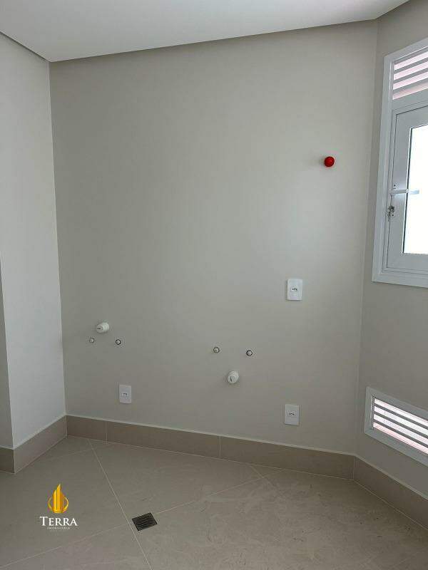 Magnifique Tower Residence Apartamento com 3 quartos, Centro: 
