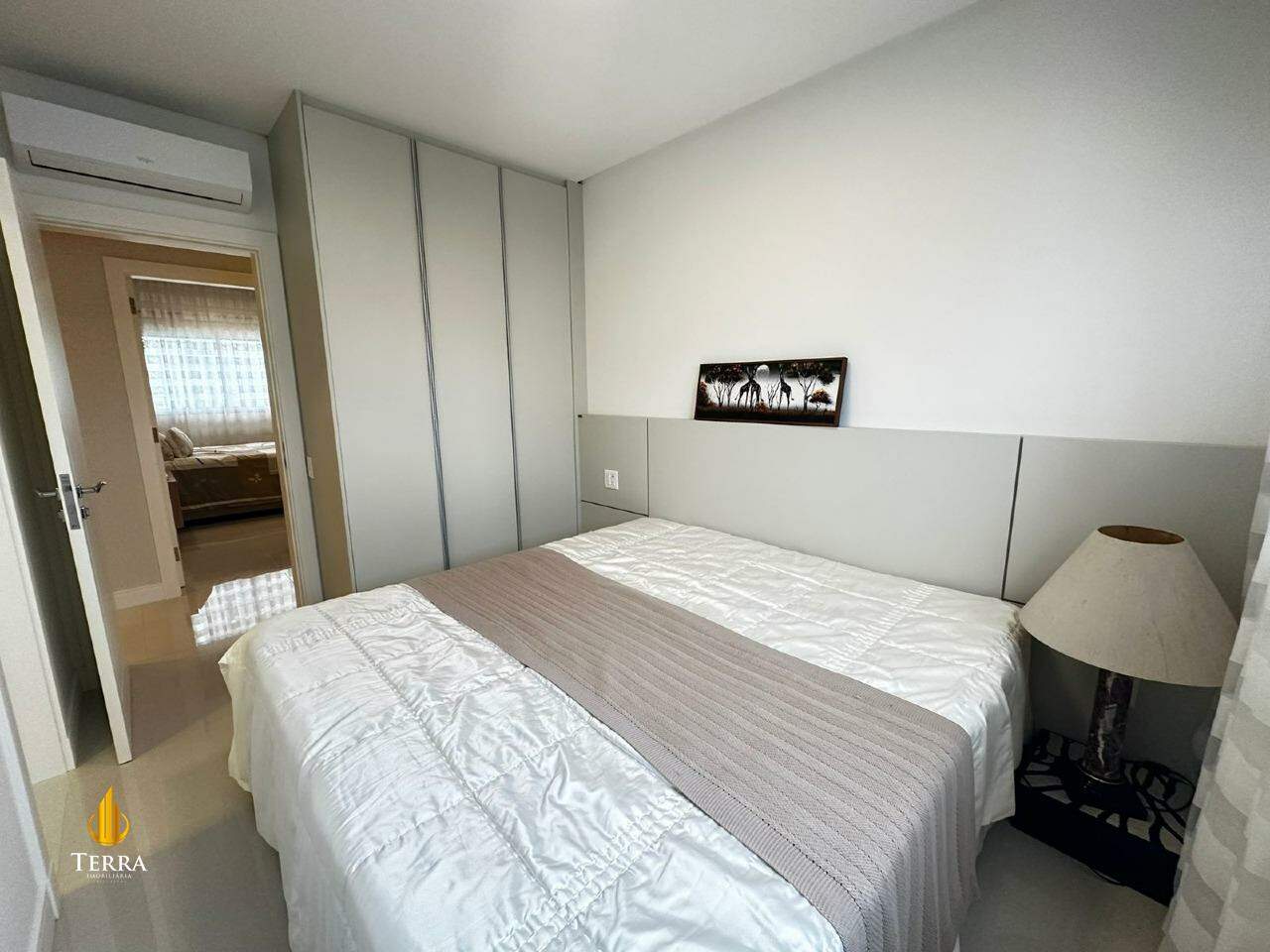 Hamptons Village Apartamento com 4 quartos, Centro: 