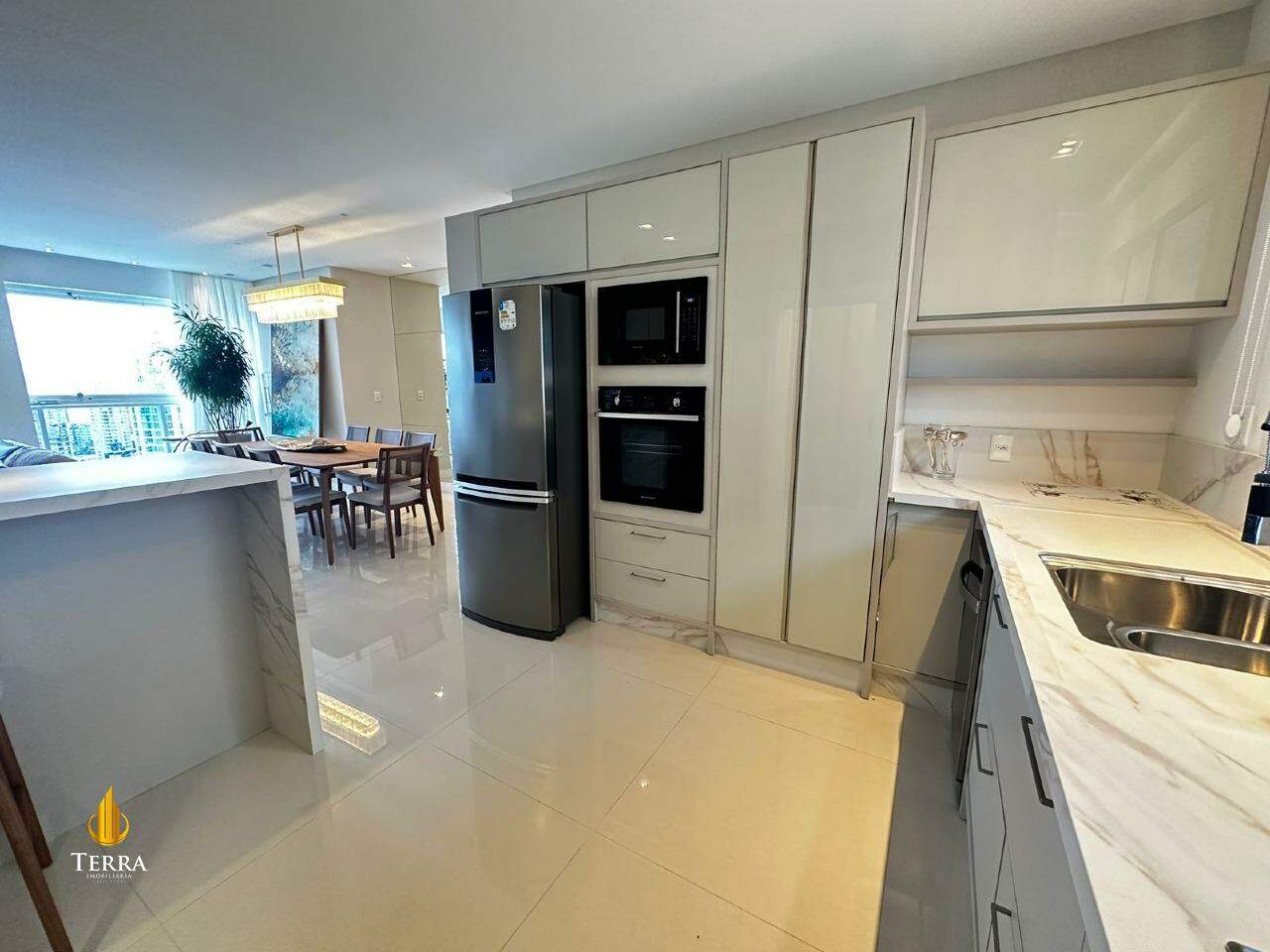 Hamptons Village Apartamento com 4 quartos, Centro: 