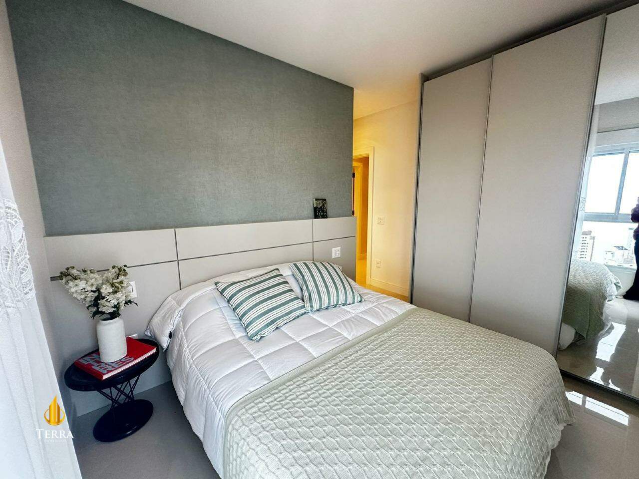 Hamptons Village Apartamento com 4 quartos, Centro: 