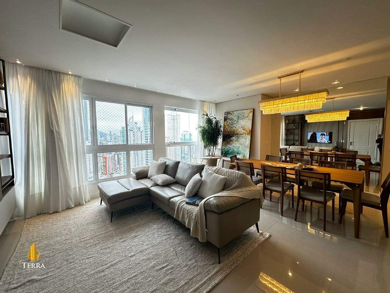 Hamptons Village Apartamento com 4 quartos, Centro: 