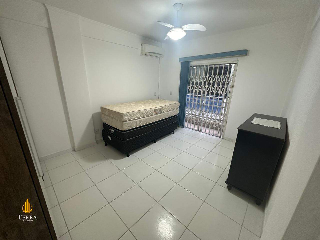 Edifício Dona Henriqueta Apartamento com 2 quartos, Centro: 