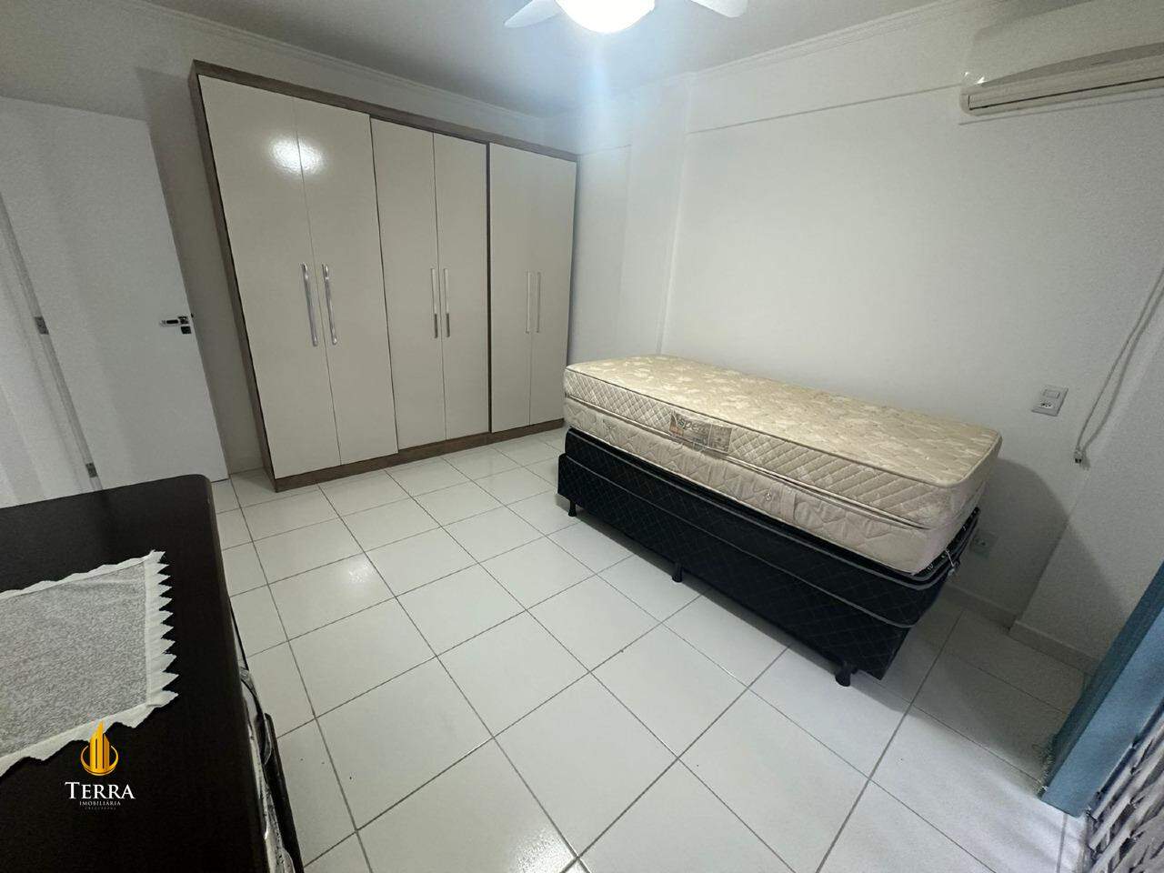 Edifício Dona Henriqueta Apartamento com 2 quartos, Centro: 