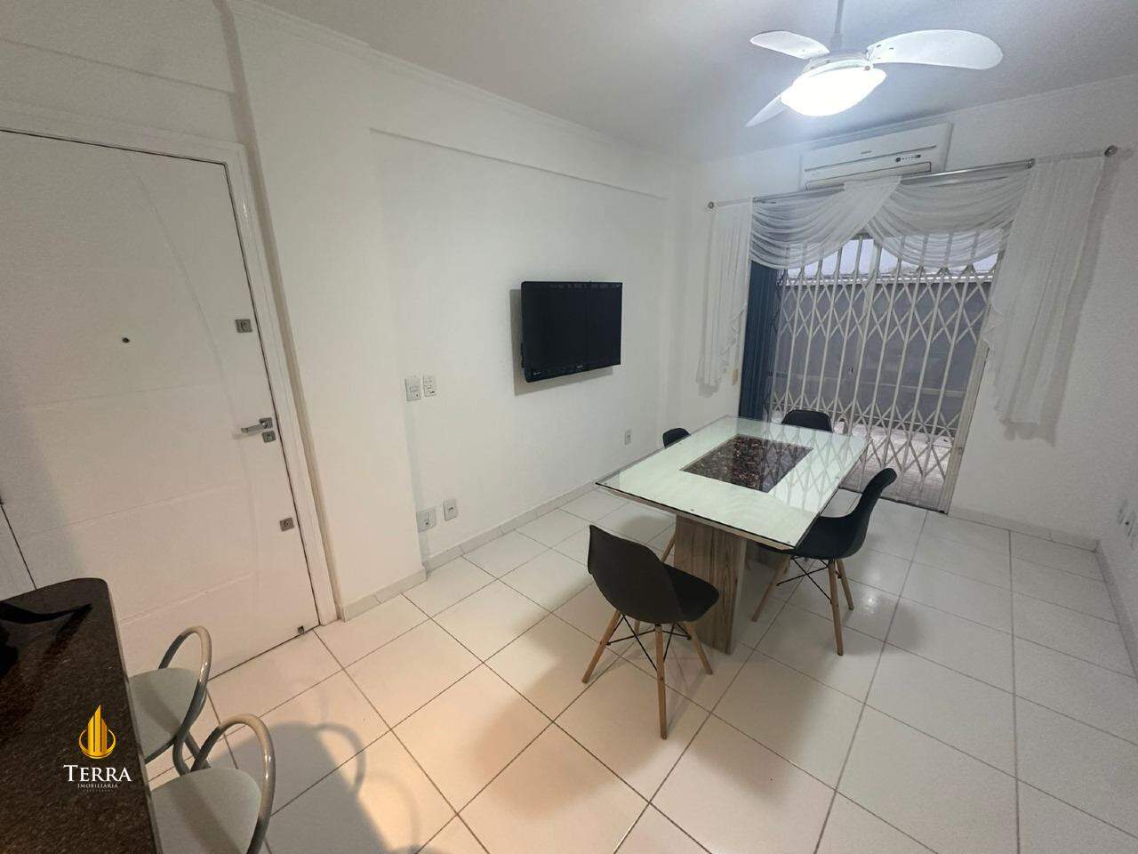 Edifício Dona Henriqueta Apartamento com 2 quartos, Centro: 