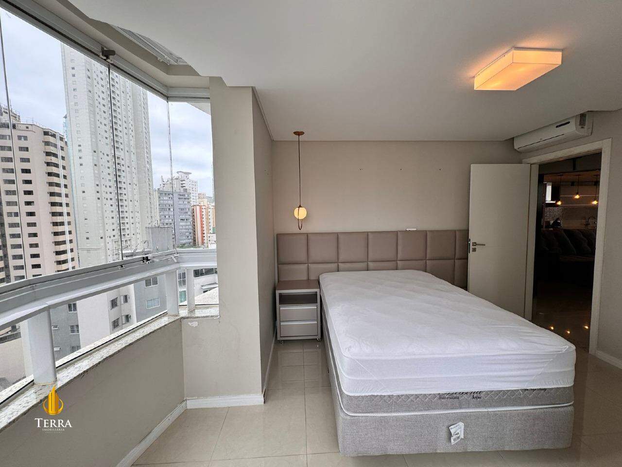 Edifício Cadillac Tower Apartamento com 3 quartos, Centro: 