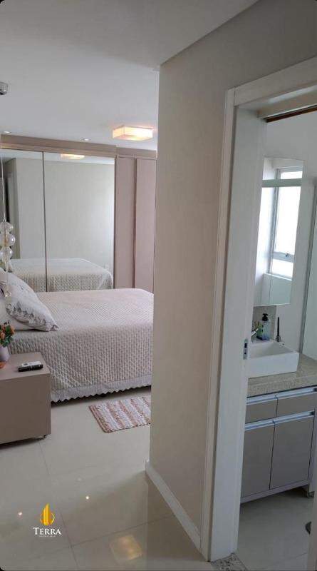 Edifício Cadillac Tower Apartamento com 3 quartos, Centro: 