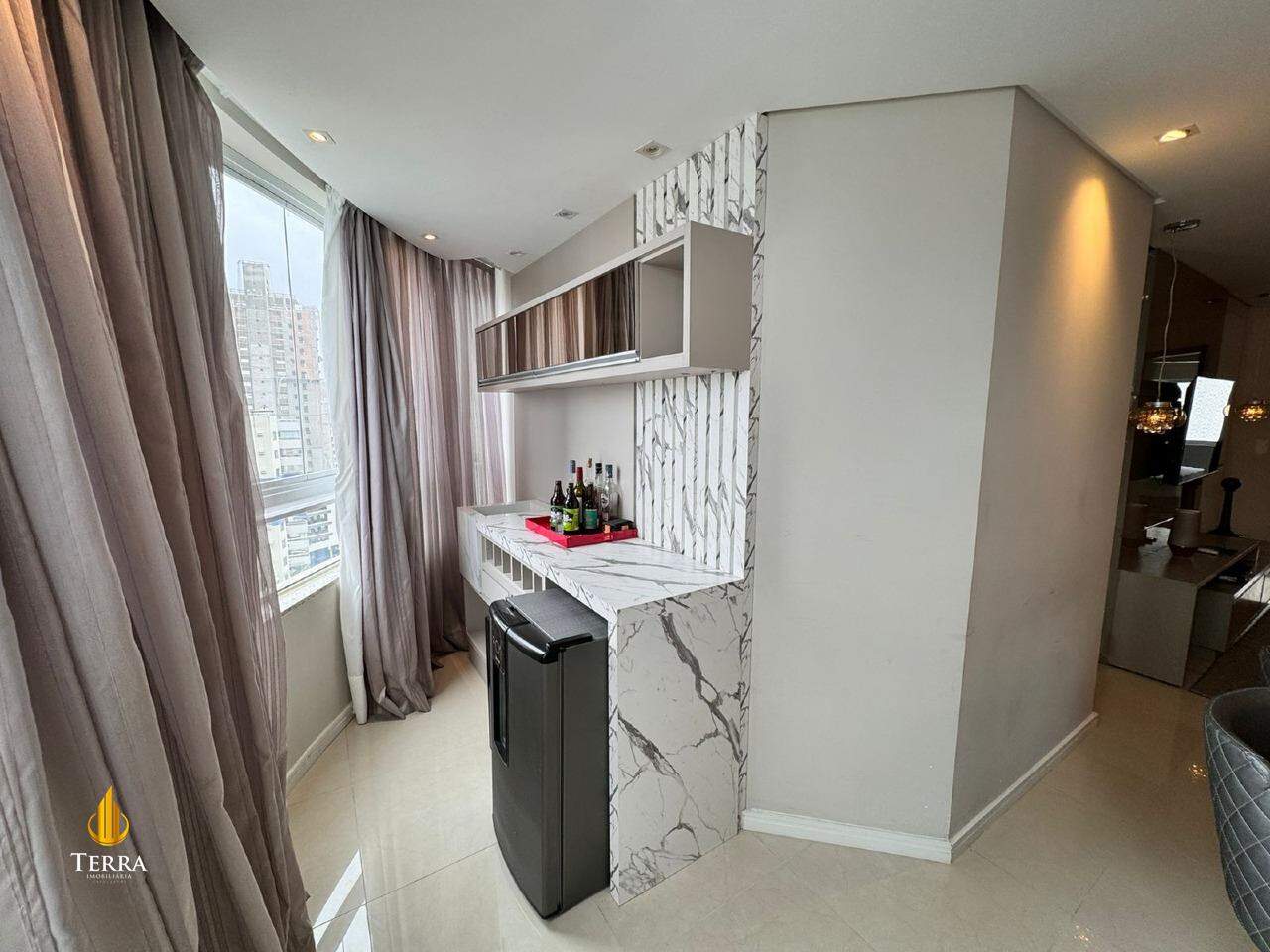 Edifício Cadillac Tower Apartamento com 3 quartos, Centro: 