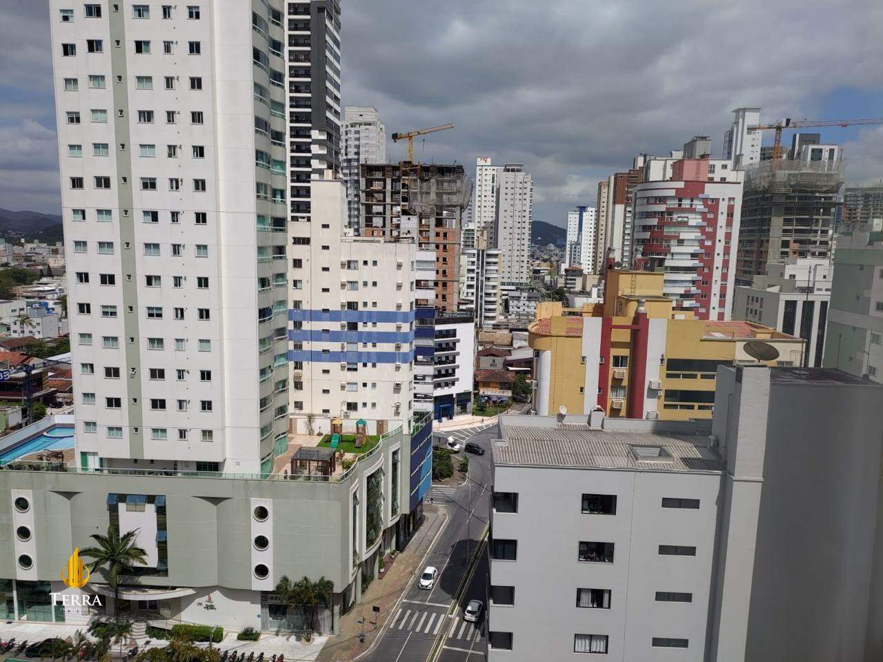 Edifício Cadillac Tower Apartamento com 3 quartos, Centro: 