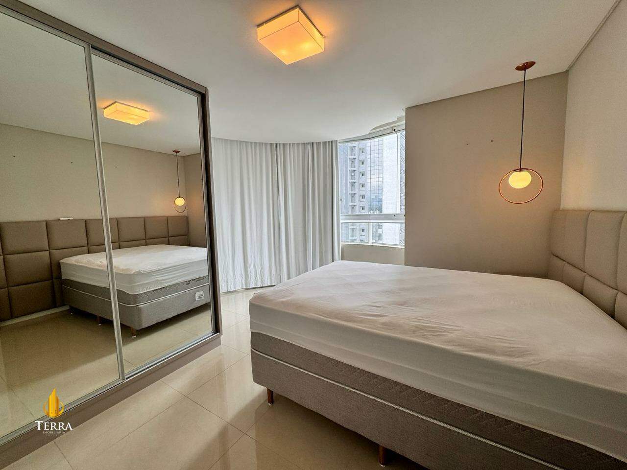 Edifício Cadillac Tower Apartamento com 3 quartos, Centro: 