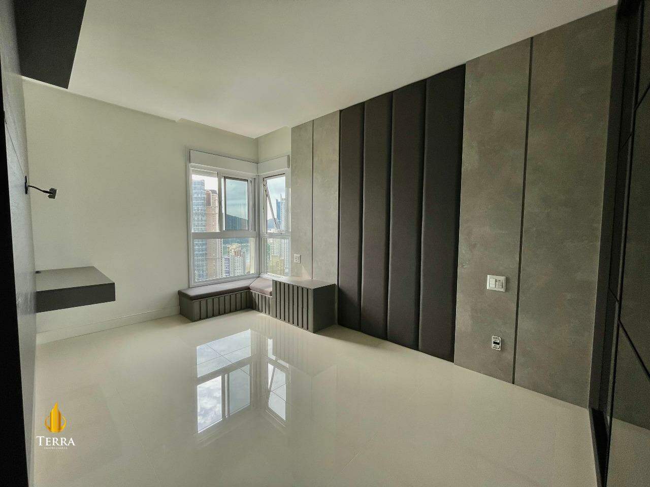 Hamptons Village Apartamento com 4 quartos, Centro: 
