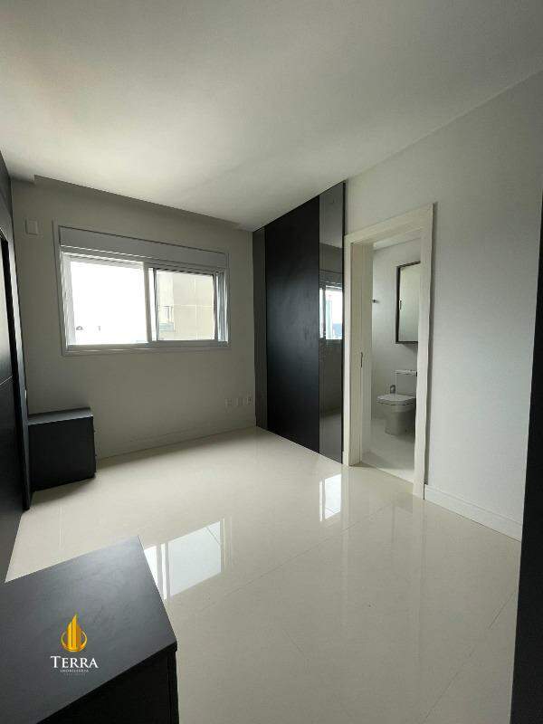 Hamptons Village Apartamento com 4 quartos, Centro: 