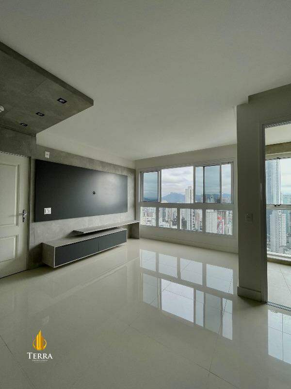 Hamptons Village Apartamento com 4 quartos, Centro: 