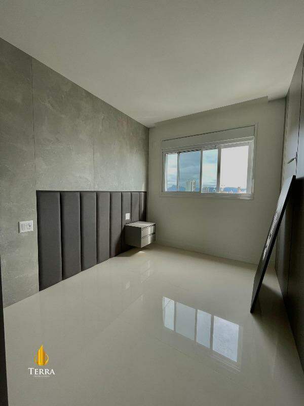 Hamptons Village Apartamento com 4 quartos, Centro: 