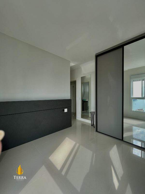 Hamptons Village Apartamento com 4 quartos, Centro: 