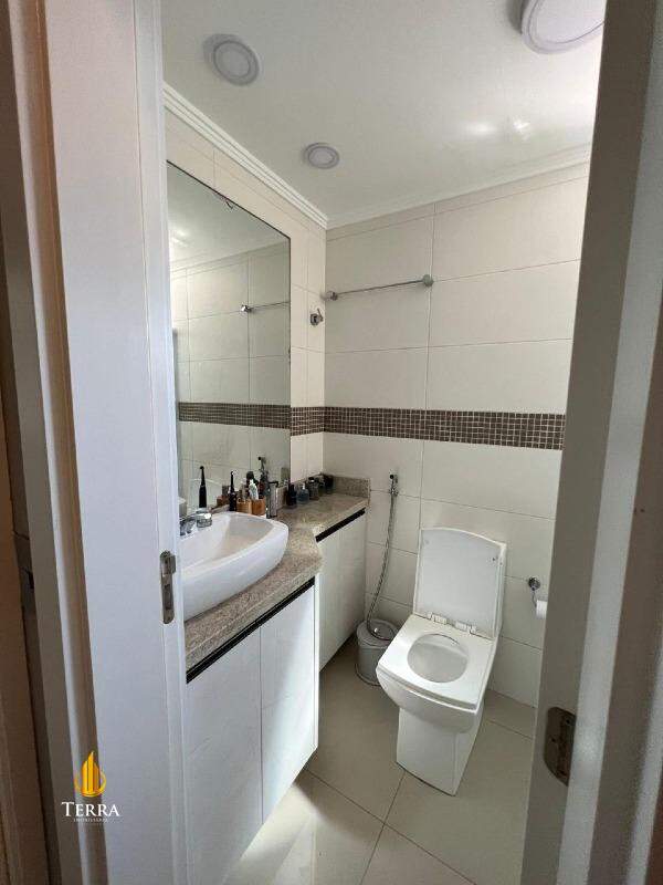 Emerald Apartamento com 2 quartos, Praia Brava: 
